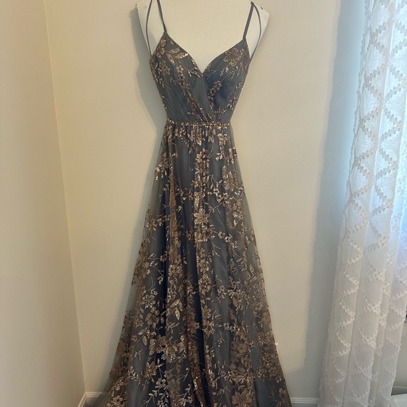 Collette Prom Dress worn once. In like new condition - Picture 9 of 9